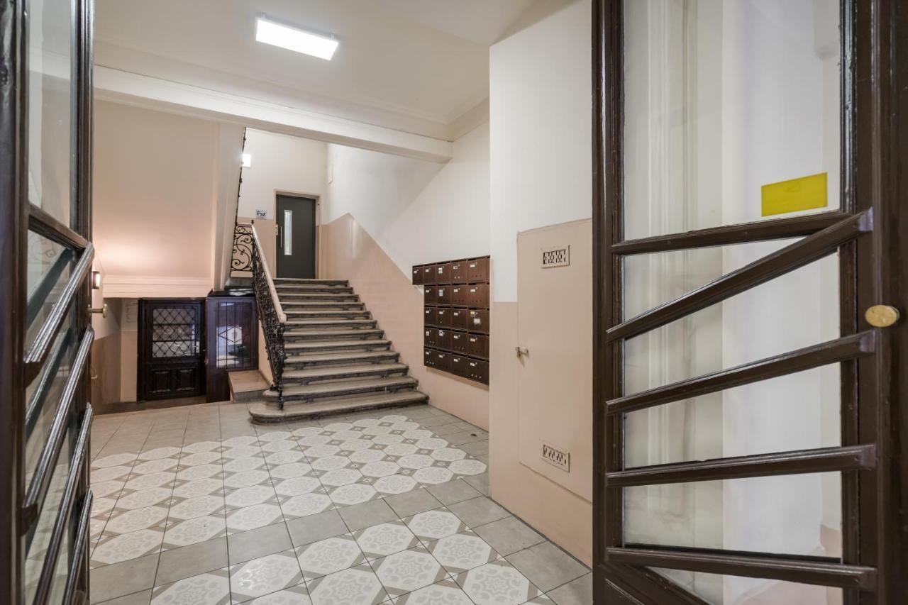 Bpr R20 Studio Home With A/C Budapest Exterior photo